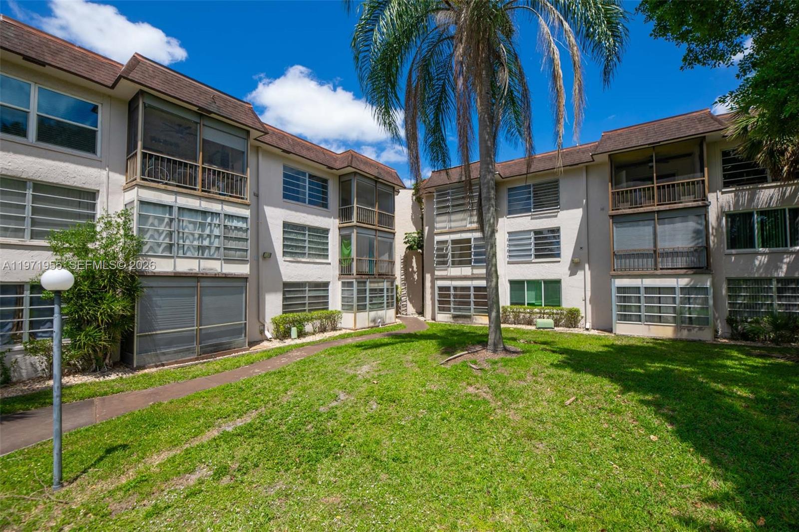 OMEGA CONDO NO 6 - Residential