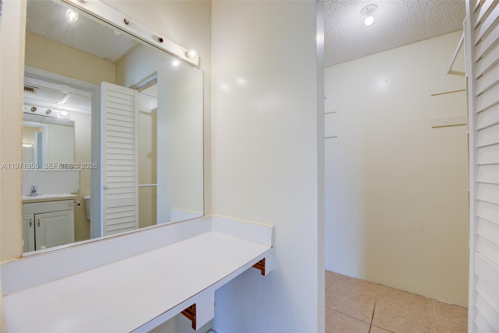 OMEGA CONDO NO 6 - Residential