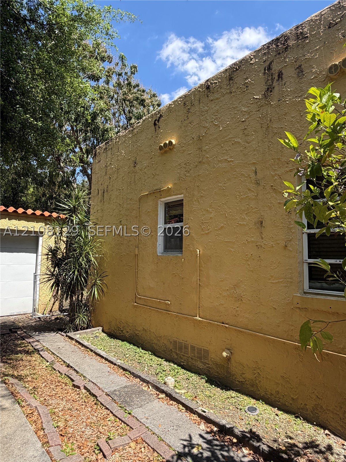 1209 Mariana Ave