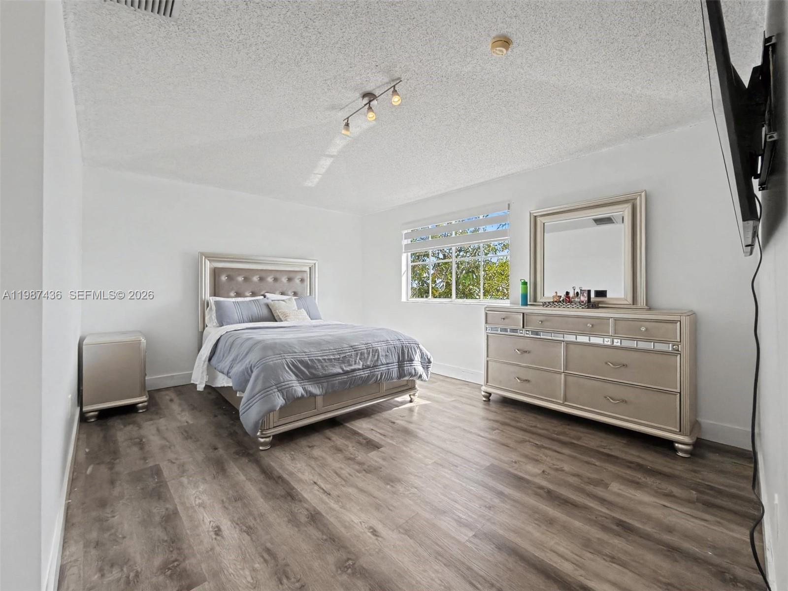 BRISTOL POINTE - Residential