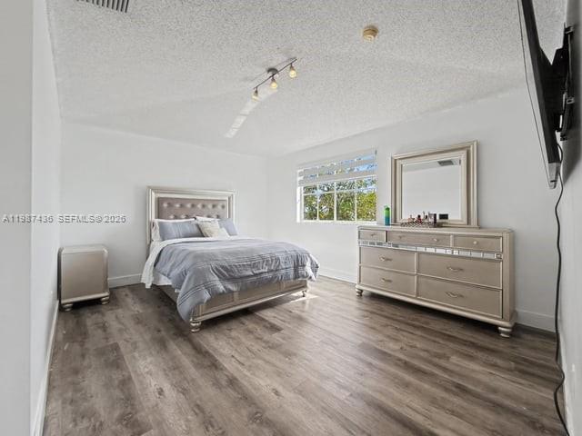 BRISTOL POINTE - Residential