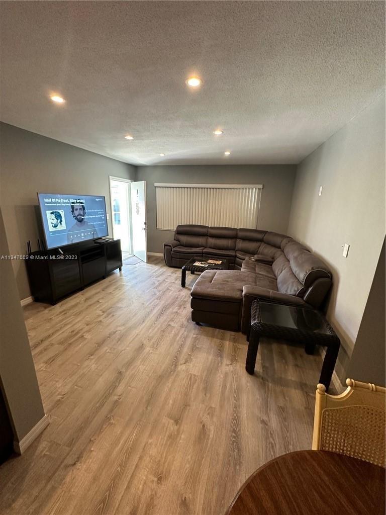 EVERETT ARMS NO 3 CONDO - Residential Lease