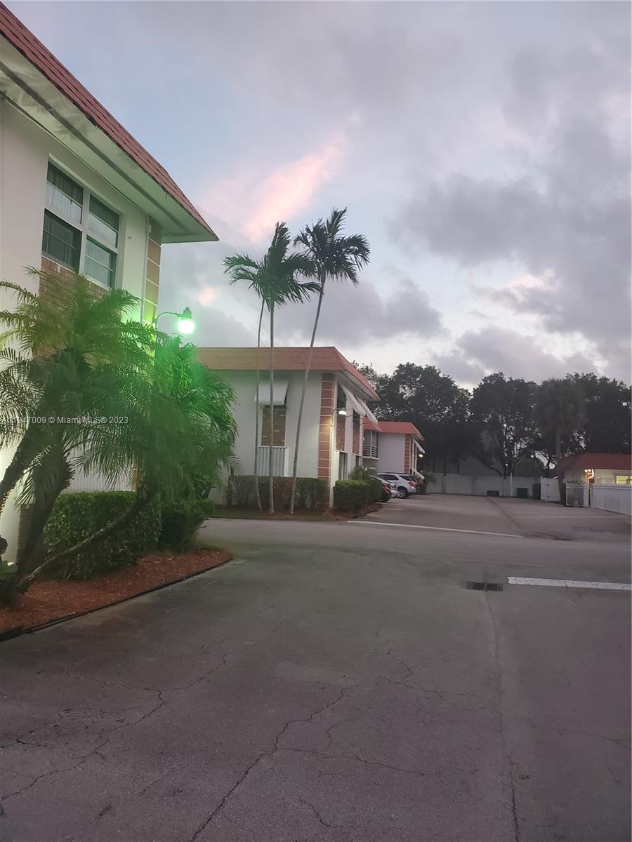 EVERETT ARMS NO 3 CONDO - Residential Lease