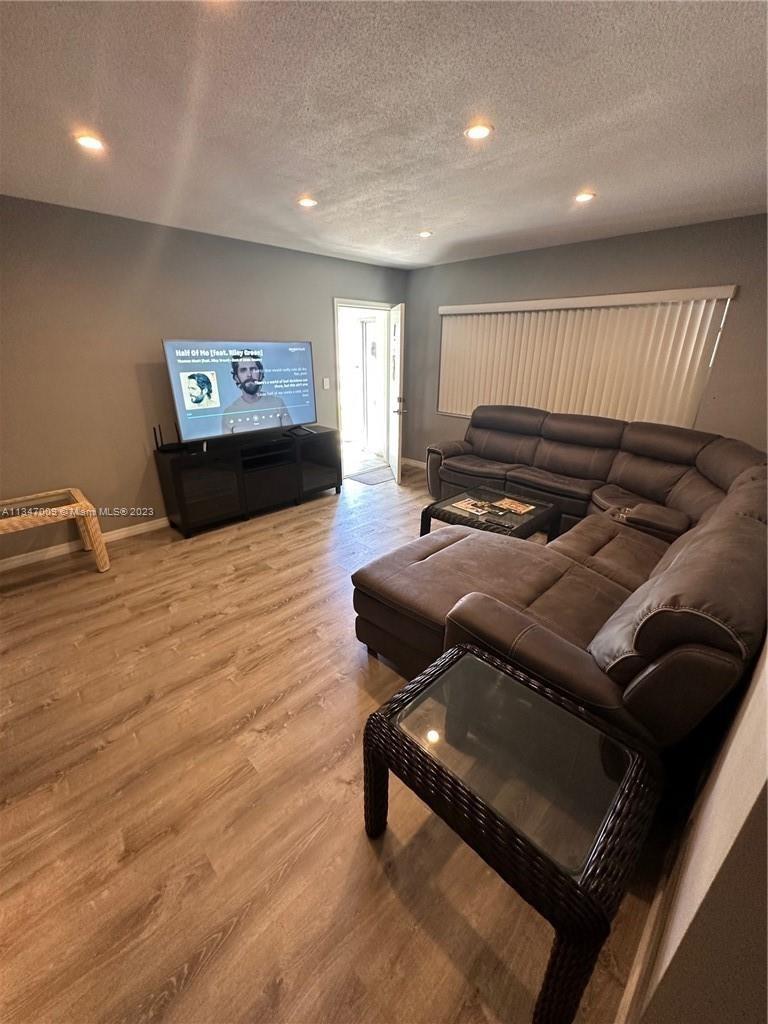 EVERETT ARMS NO 3 CONDO - Residential Lease