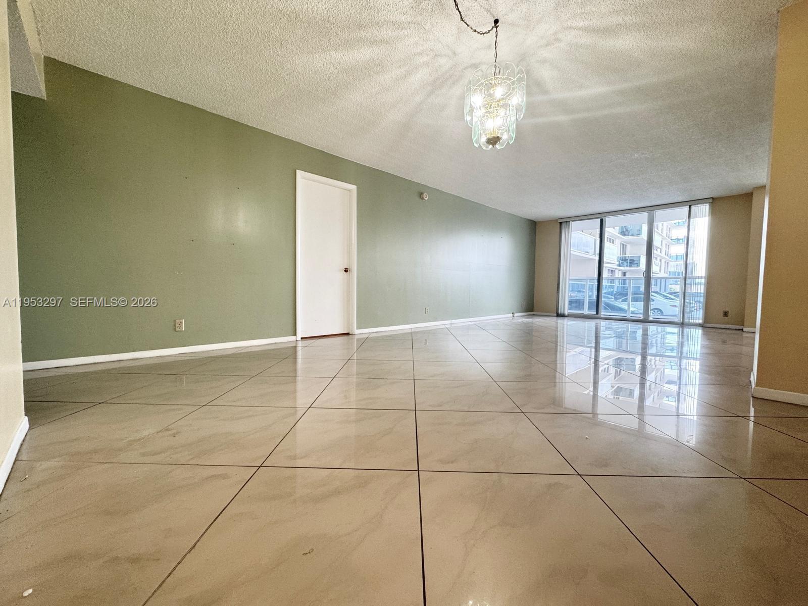 HALLMARK OF HOLLYWOOD CON - Residential