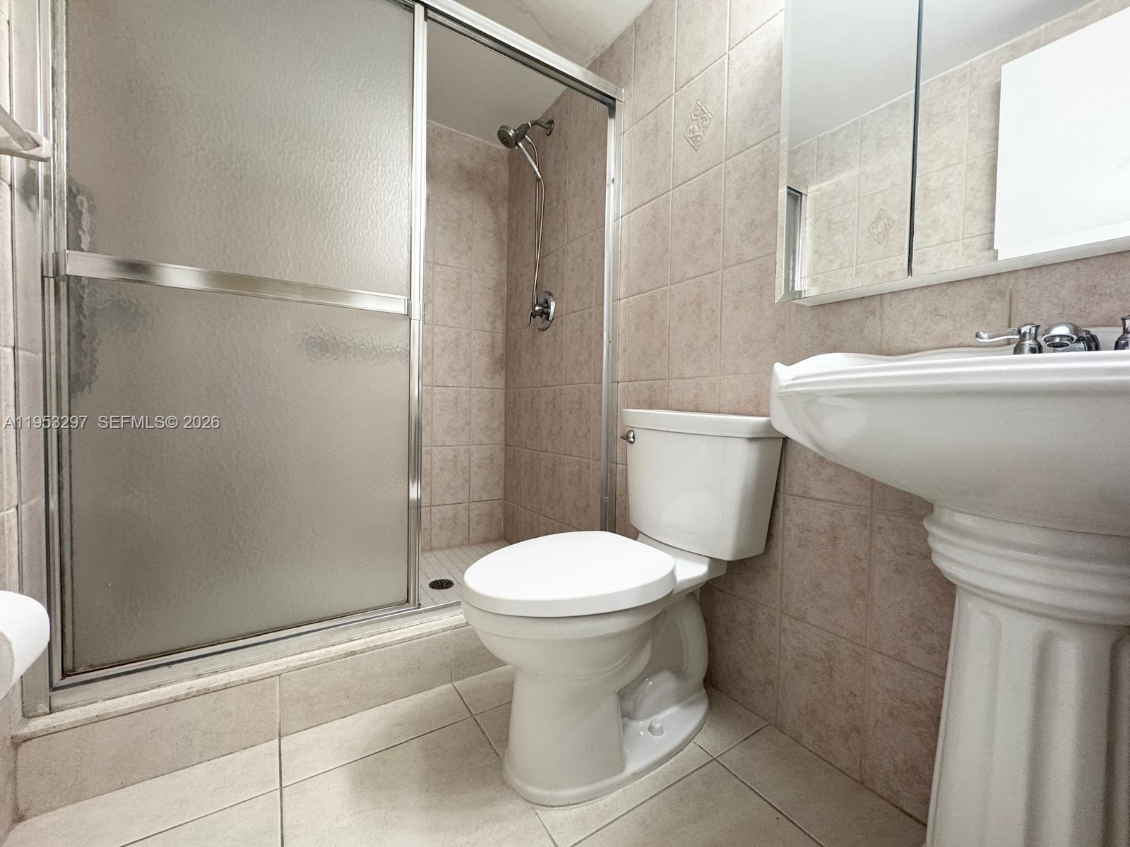 HALLMARK OF HOLLYWOOD CON - Residential