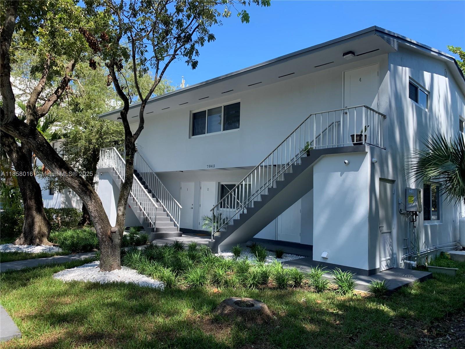 Charming, remodeled, and well-kept boutique building with only five units. Assigned parking in the back and a shared laundry room outside. Studio unit is completely remodeled with a modern, well maintained interior. No association approval, easy move- in, to this quite building.