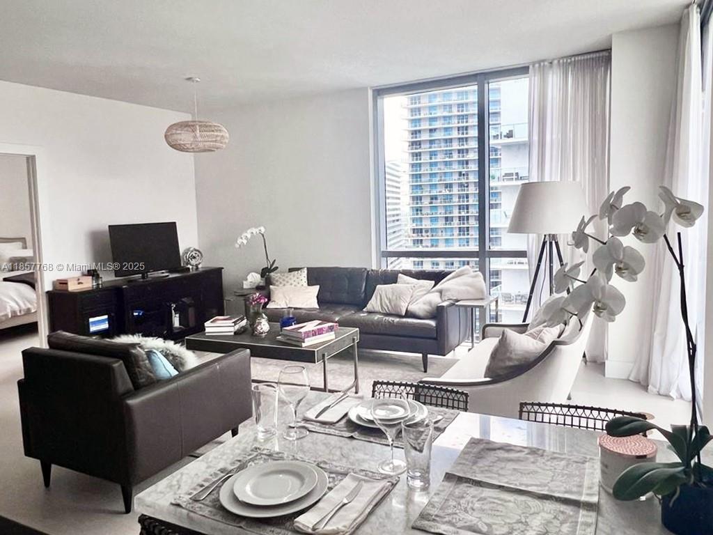 1060 Brickell Ave 3117