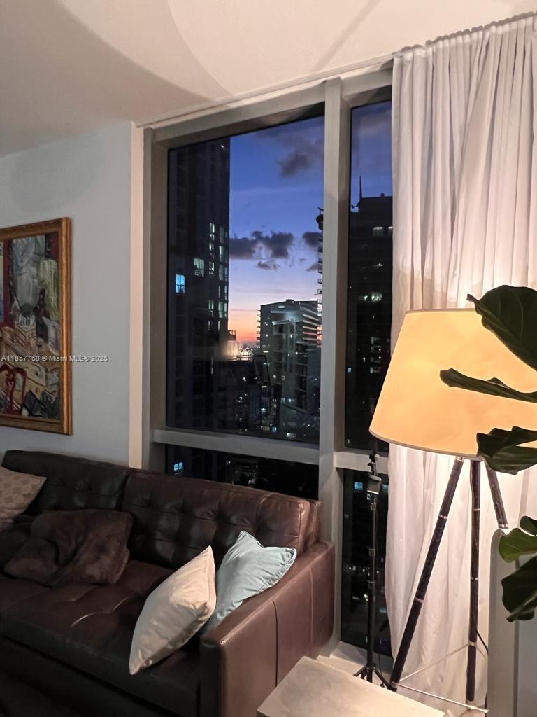 1060 Brickell Ave 3117