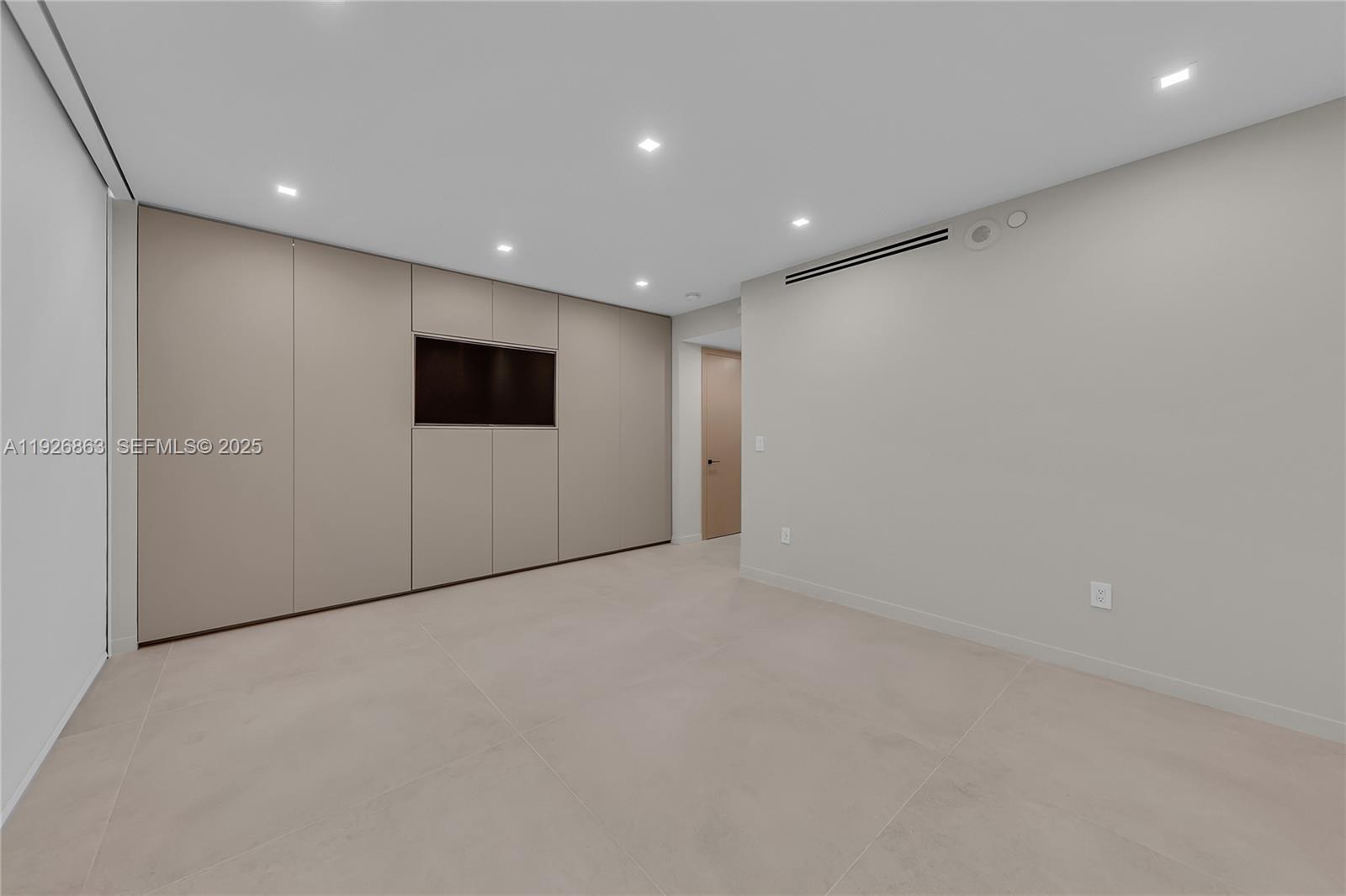 DIPLOMAT OCEANFRONT RESID - Residential