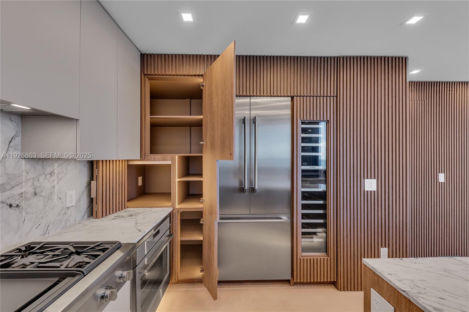 DIPLOMAT OCEANFRONT RESID - Residential