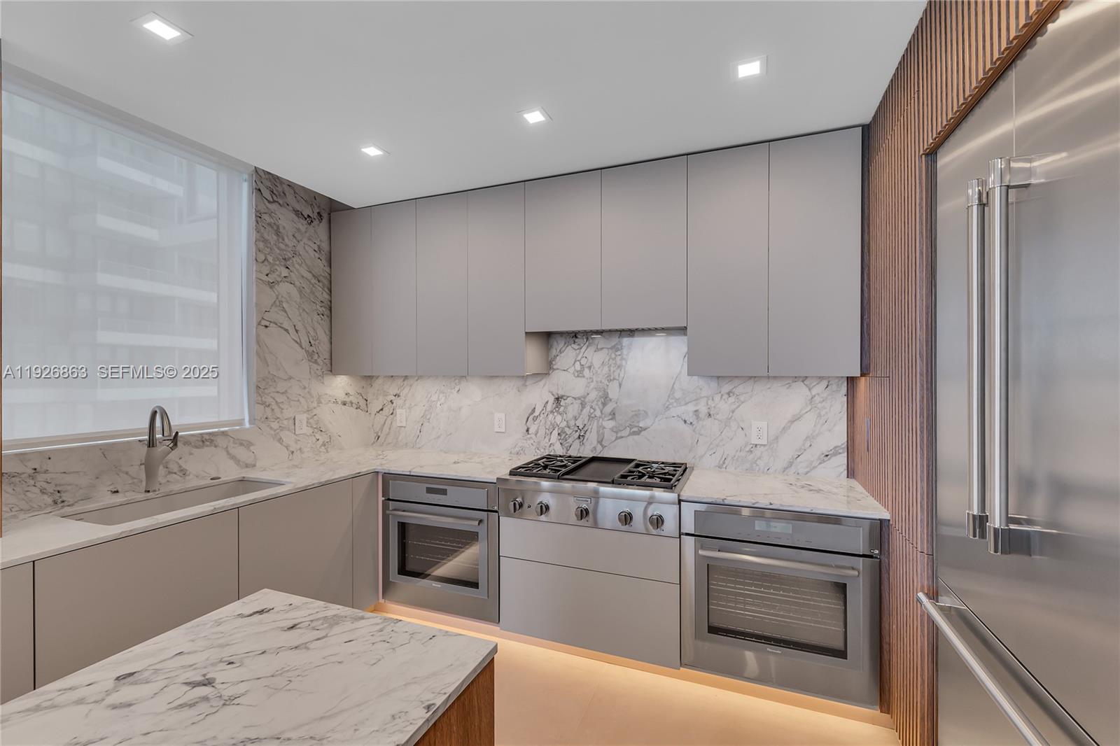 DIPLOMAT OCEANFRONT RESID - Residential