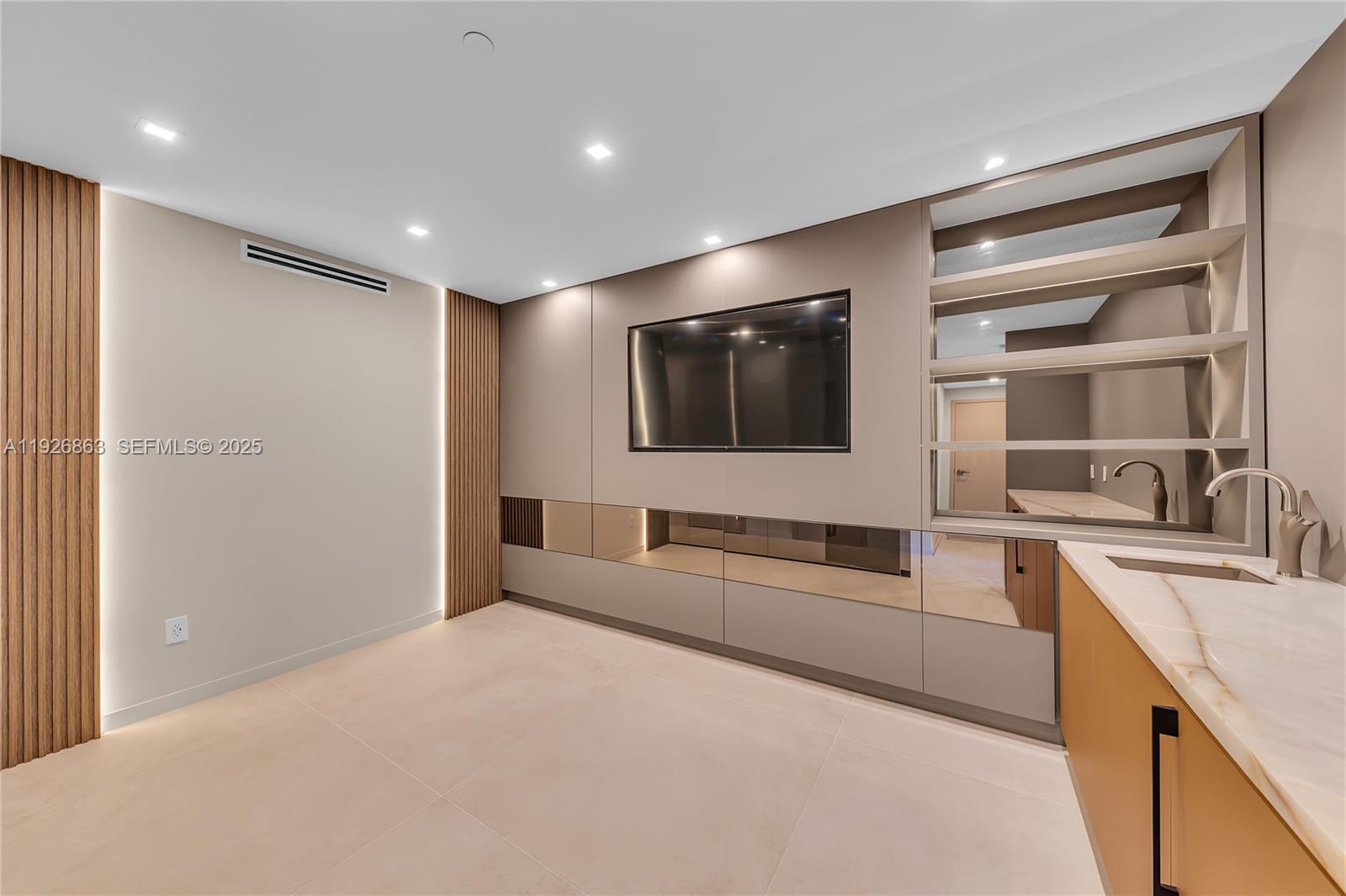 DIPLOMAT OCEANFRONT RESID - Residential