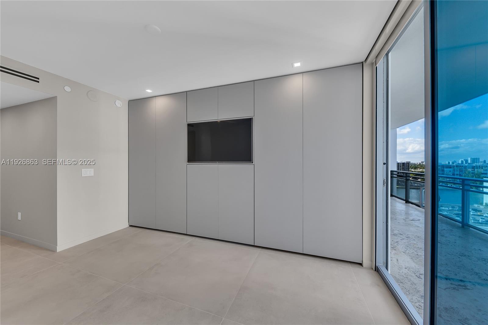 DIPLOMAT OCEANFRONT RESID - Residential