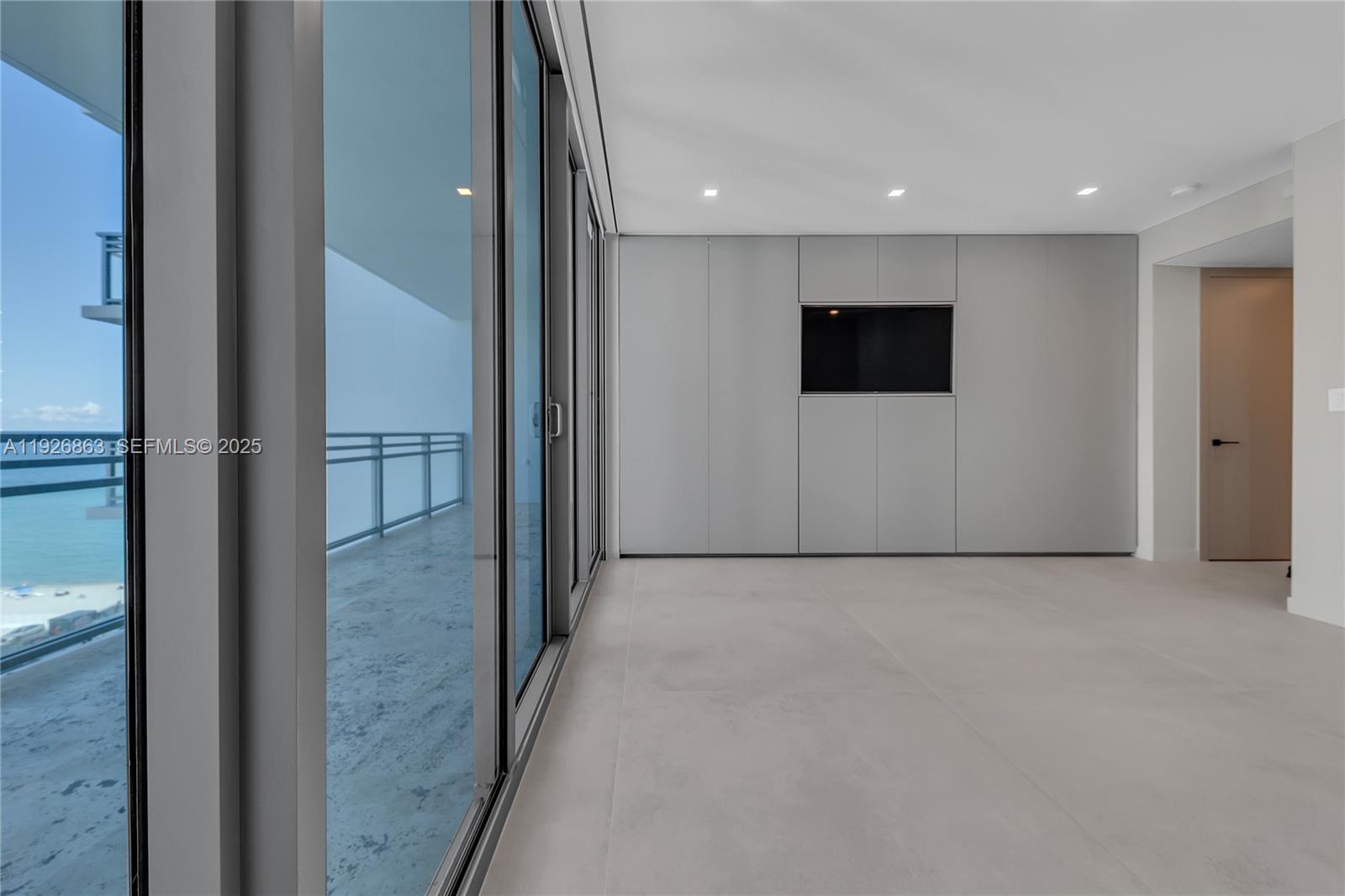 DIPLOMAT OCEANFRONT RESID - Residential