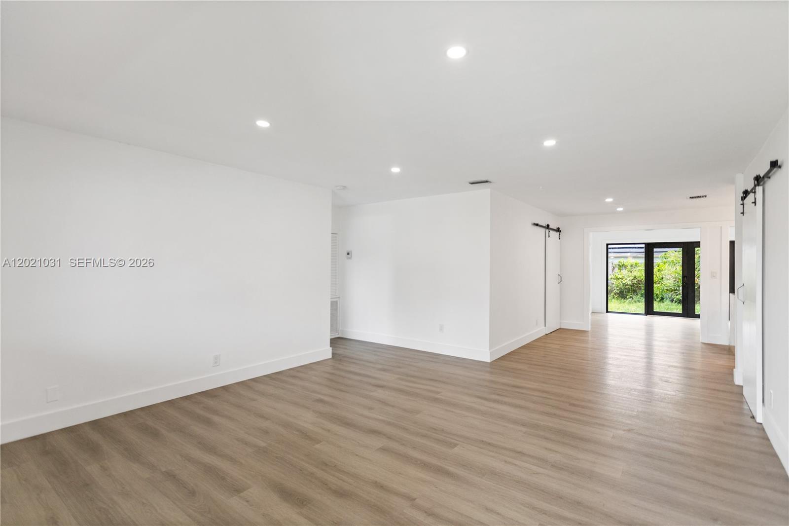 3743 NE 16th Ter