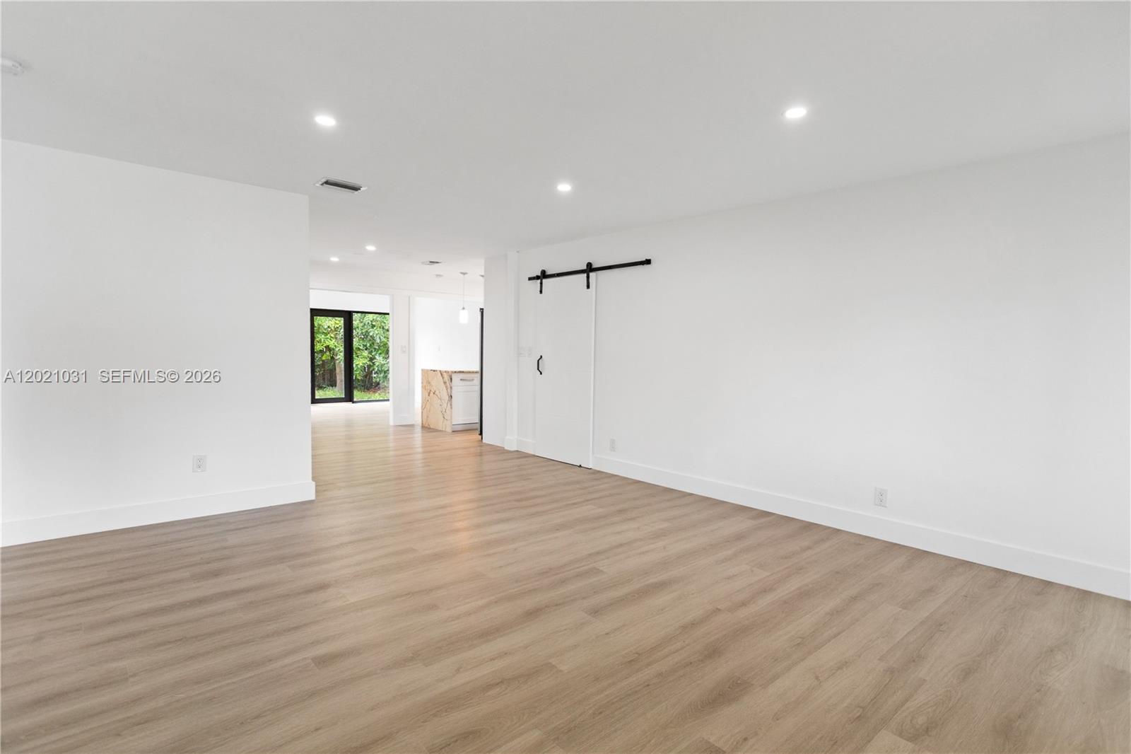 3743 NE 16th Ter