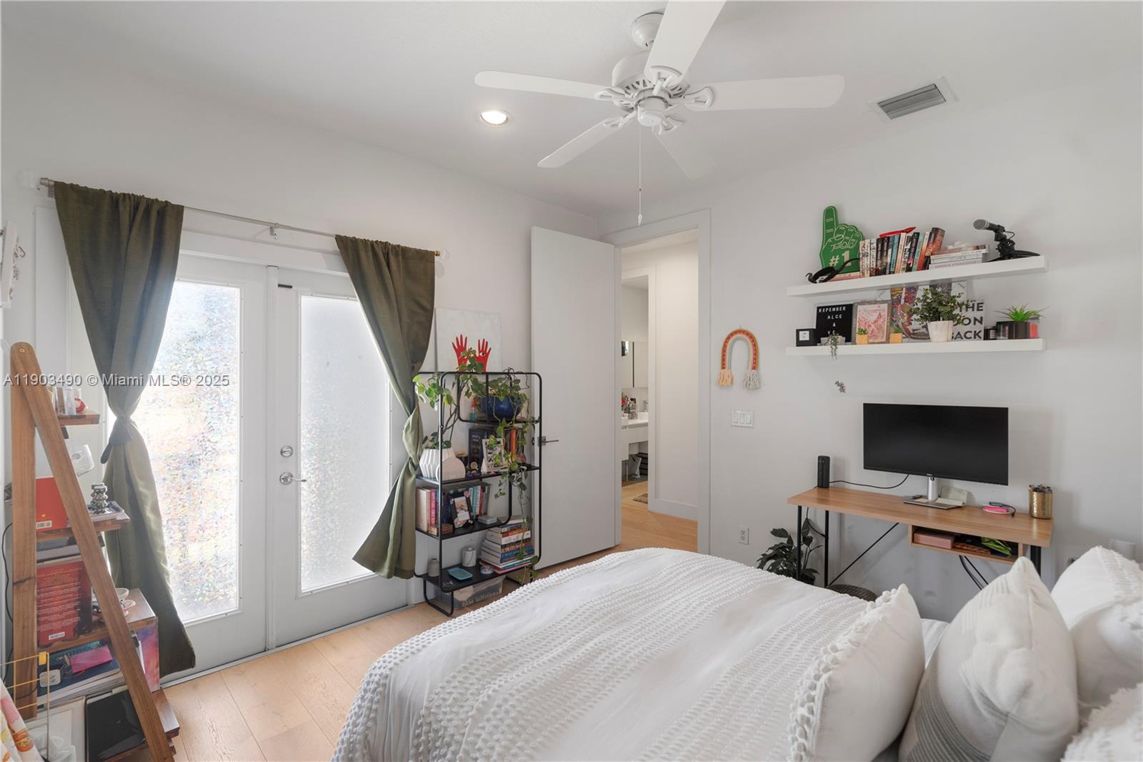 PRESIDENTIAL ESTATES SOUT - Residential Lease