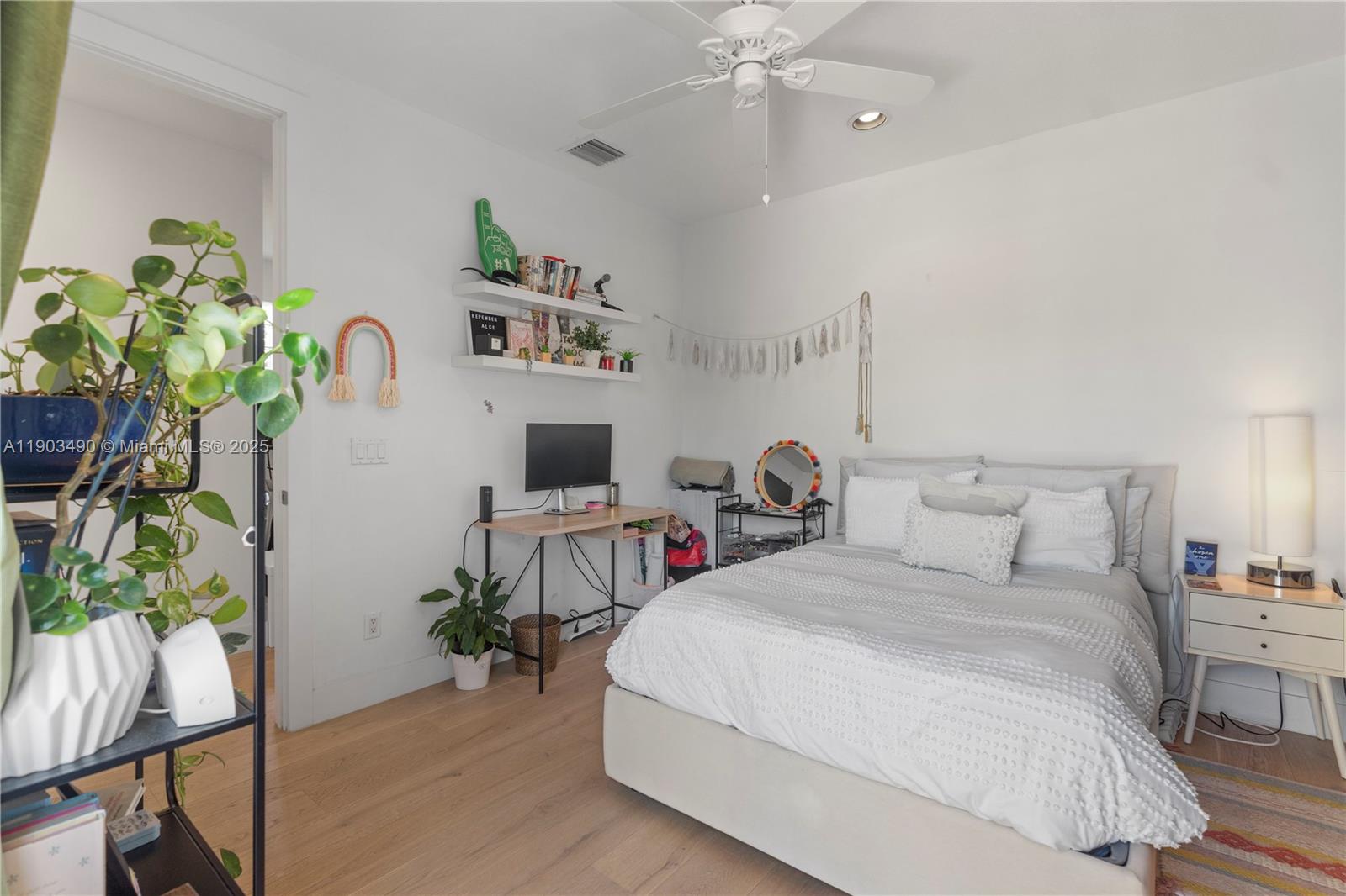 PRESIDENTIAL ESTATES SOUT - Residential Lease