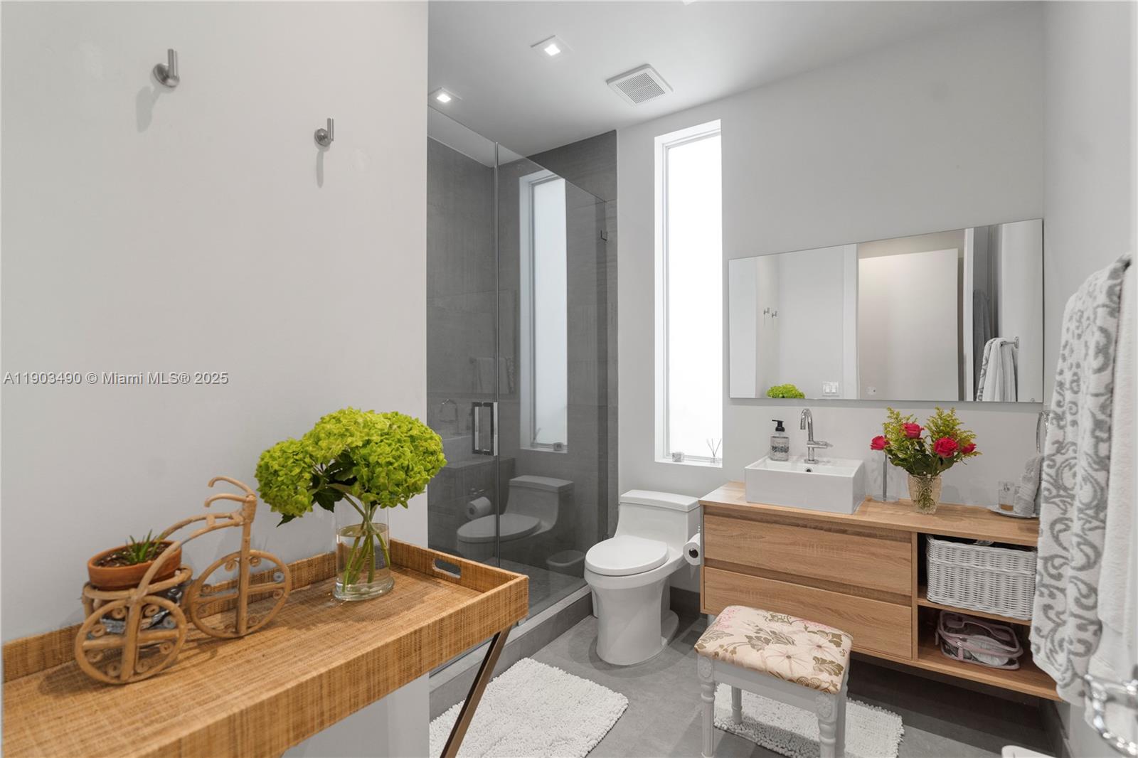 PRESIDENTIAL ESTATES SOUT - Residential Lease