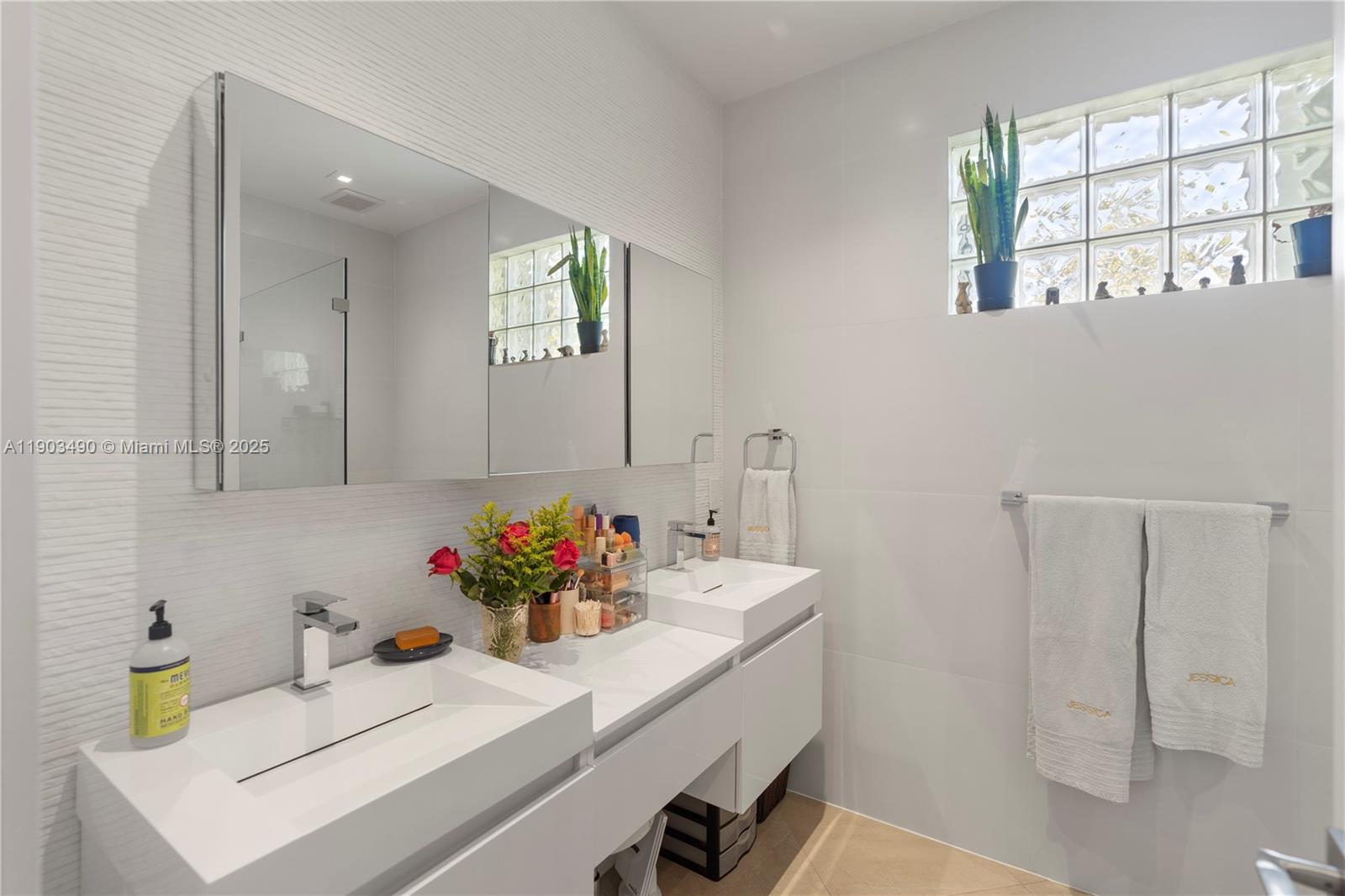 PRESIDENTIAL ESTATES SOUT - Residential Lease