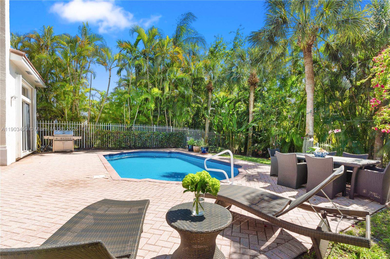 PRESIDENTIAL ESTATES SOUT - Residential Lease