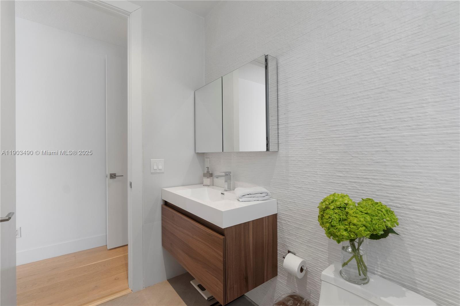 PRESIDENTIAL ESTATES SOUT - Residential Lease