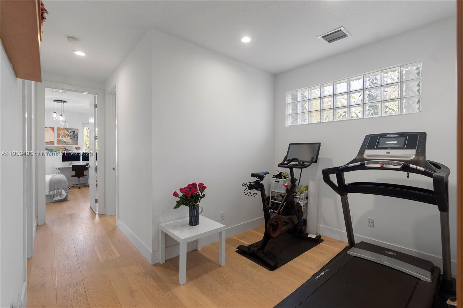 PRESIDENTIAL ESTATES SOUT - Residential Lease