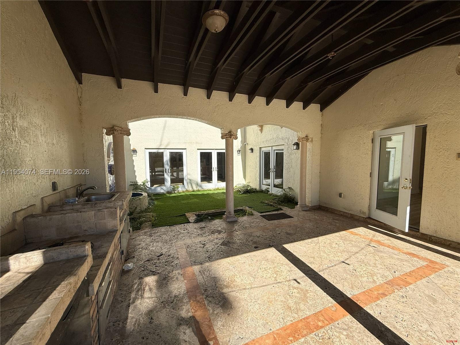 REDLANDS - Residential