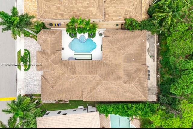 ONE THOUSAND NINE HUNDRED - Residential