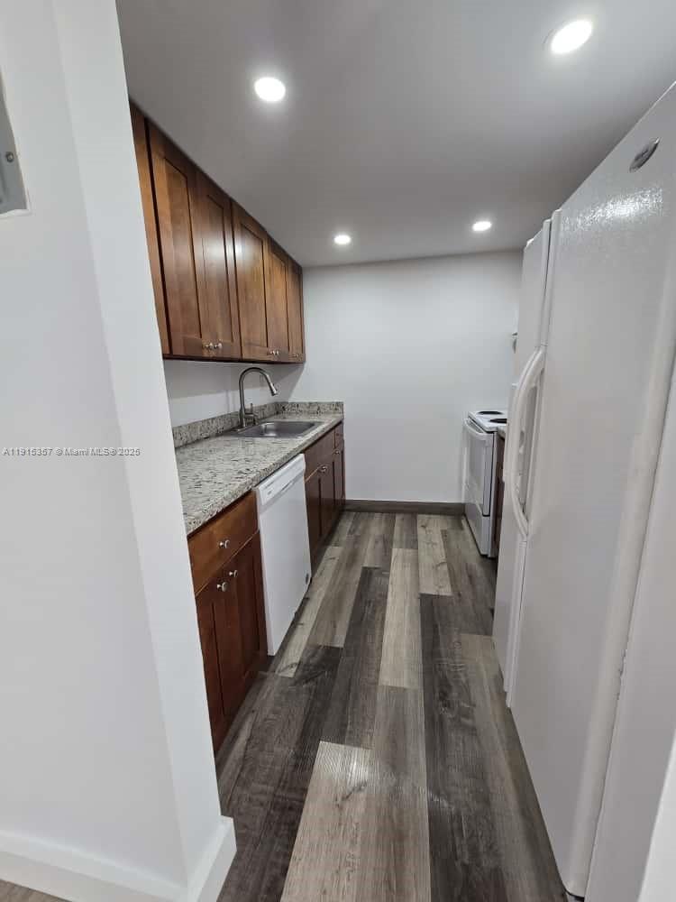 BAYVIEW GARDENS CONDO - Residential Lease