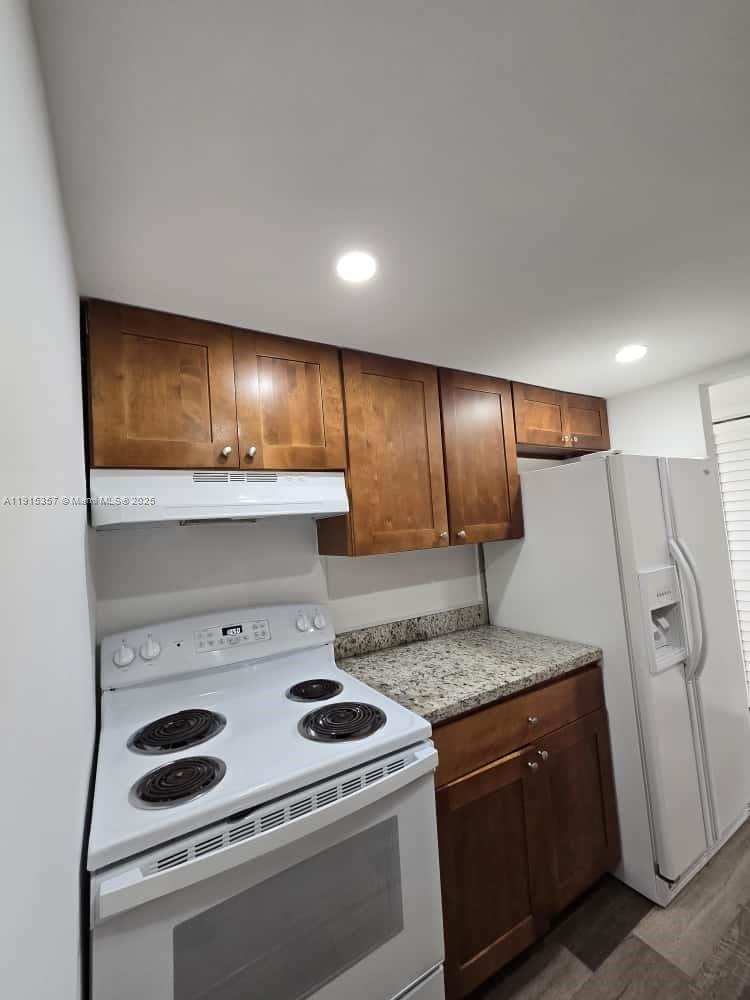 BAYVIEW GARDENS CONDO - Residential Lease