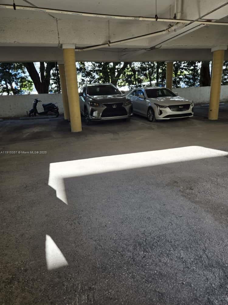 BAYVIEW GARDENS CONDO - Residential Lease