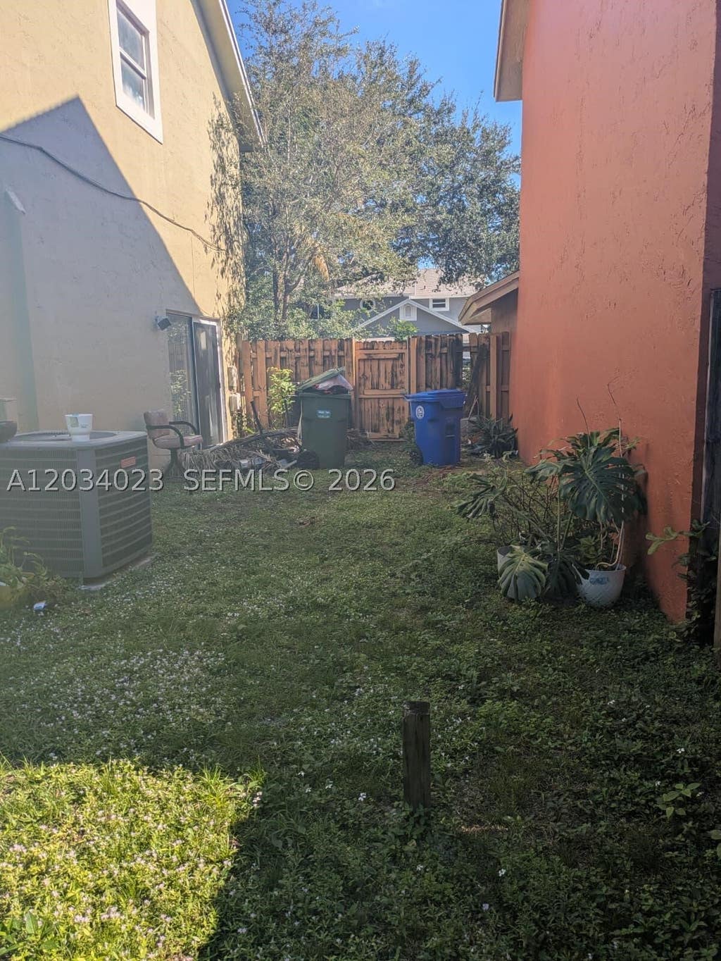 Photo of 950 SW 95th Ter, Pembroke Pines, FL 33025 (MLS # A12034023)