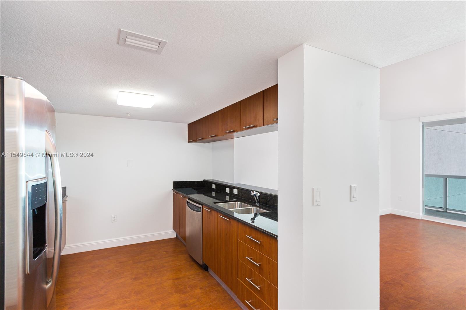 1800 CLUB CONDO - Residential Lease