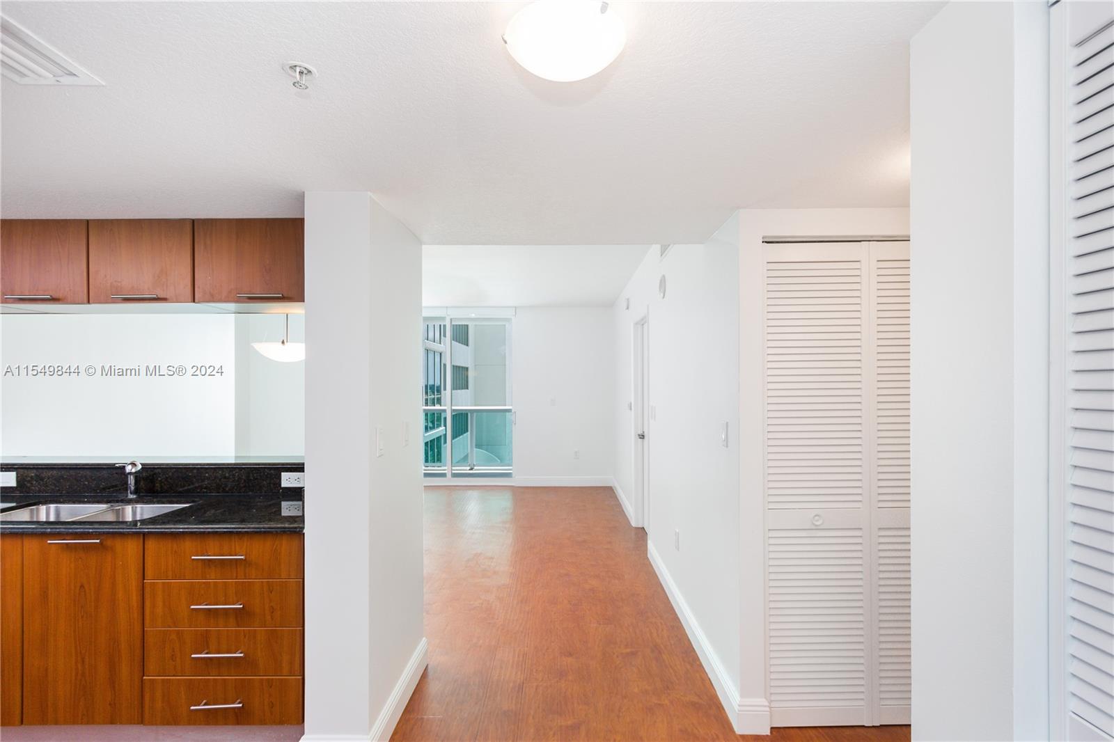 1800 CLUB CONDO - Residential Lease