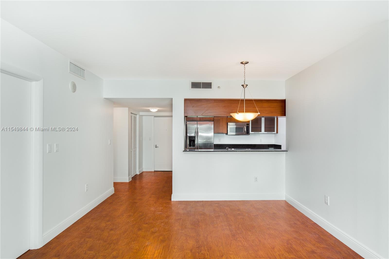 1800 CLUB CONDO - Residential Lease