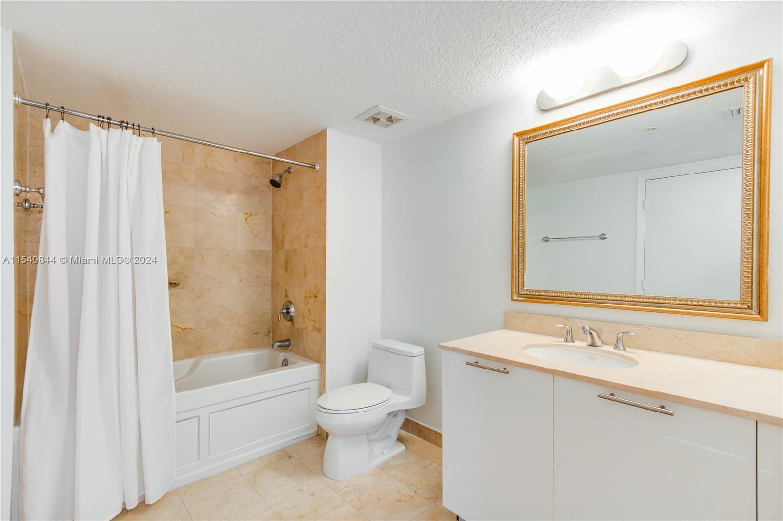 1800 CLUB CONDO - Residential Lease