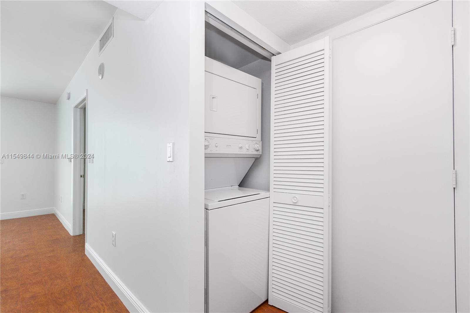 1800 CLUB CONDO - Residential Lease