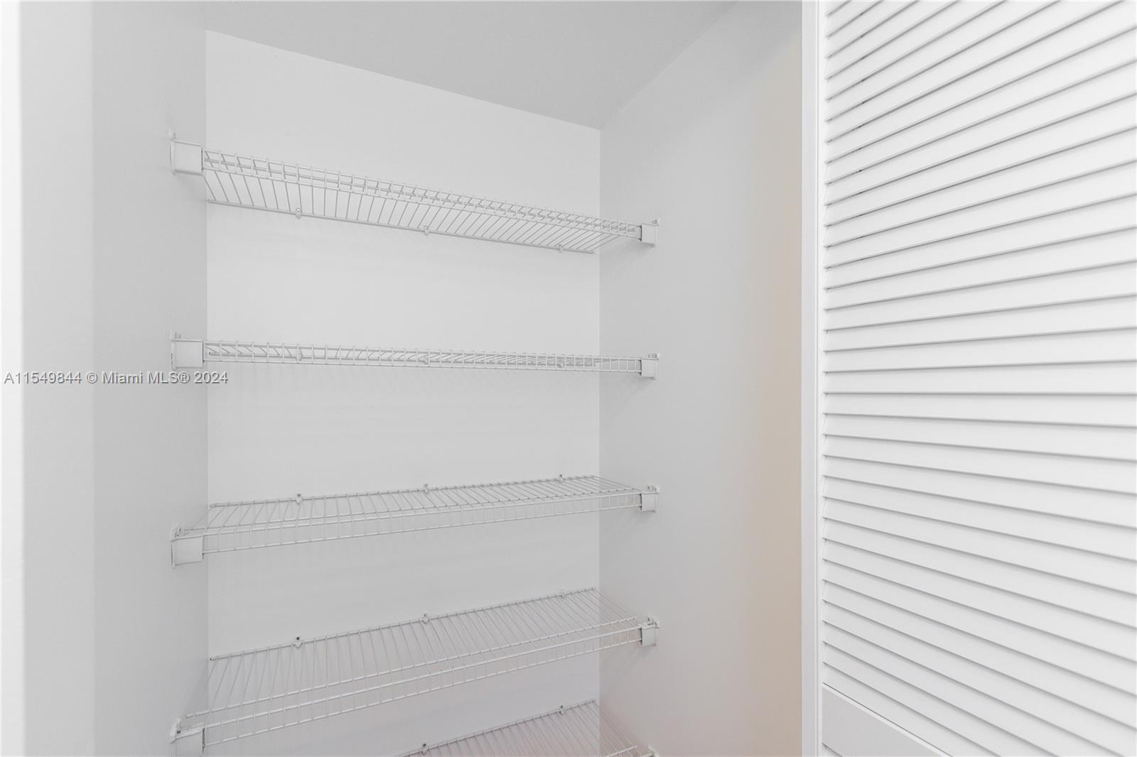 1800 CLUB CONDO - Residential Lease