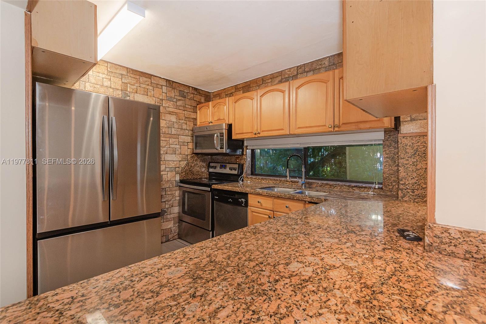 PLAZA OF AMERICAS CONDO P - Residential Lease