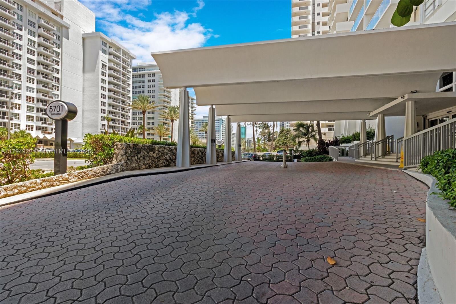 5701 Collins Ave 1707