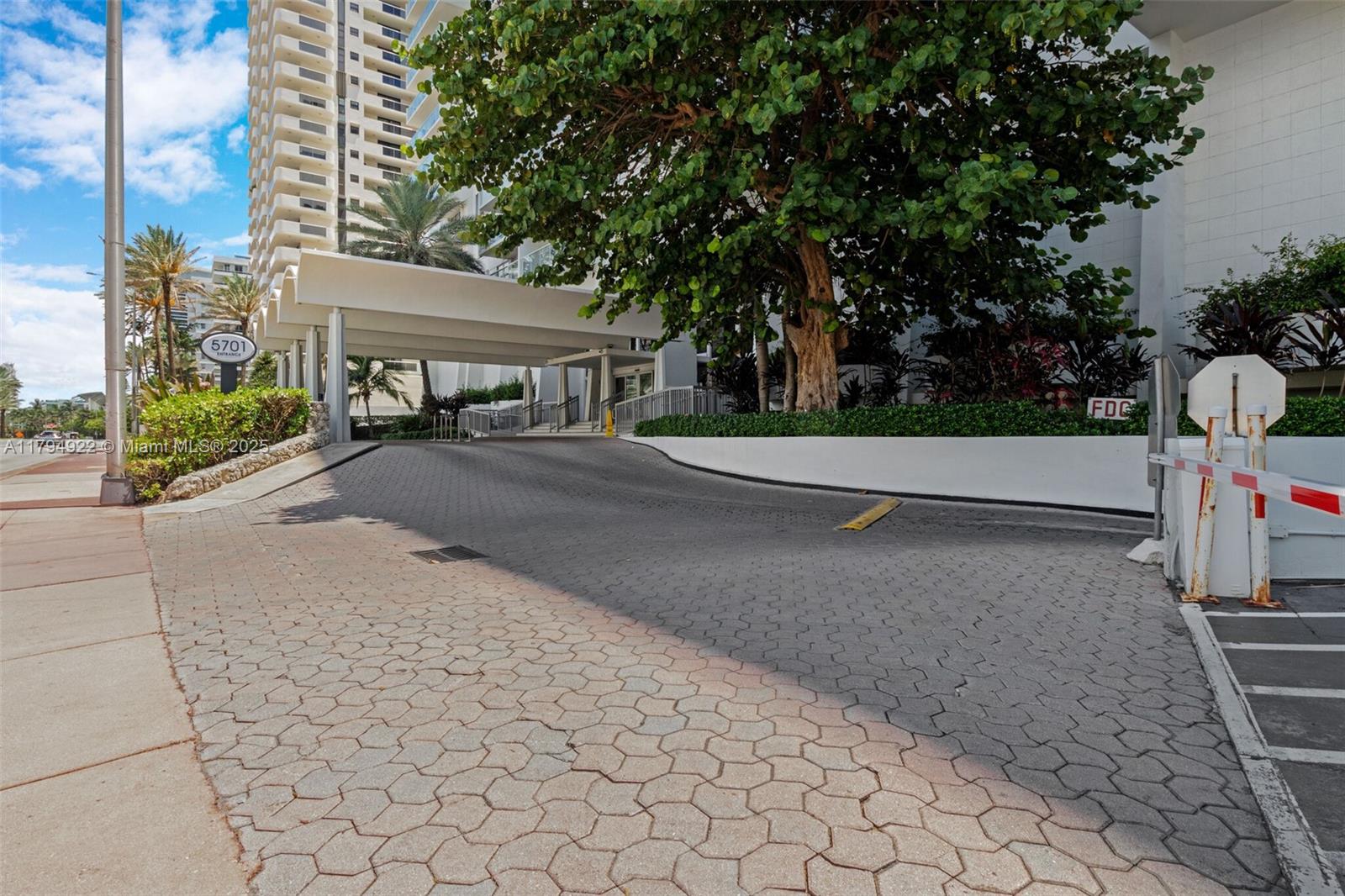 5701 Collins Ave 1707