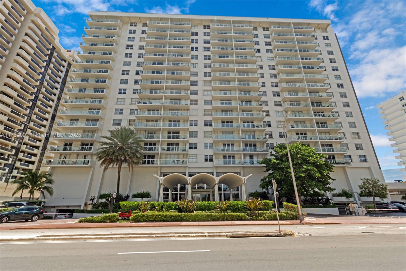 5701 Collins Ave 1707, Miami Beach, Miami-Dade County, Florida - 1 Bedrooms  
2 Bathrooms - 