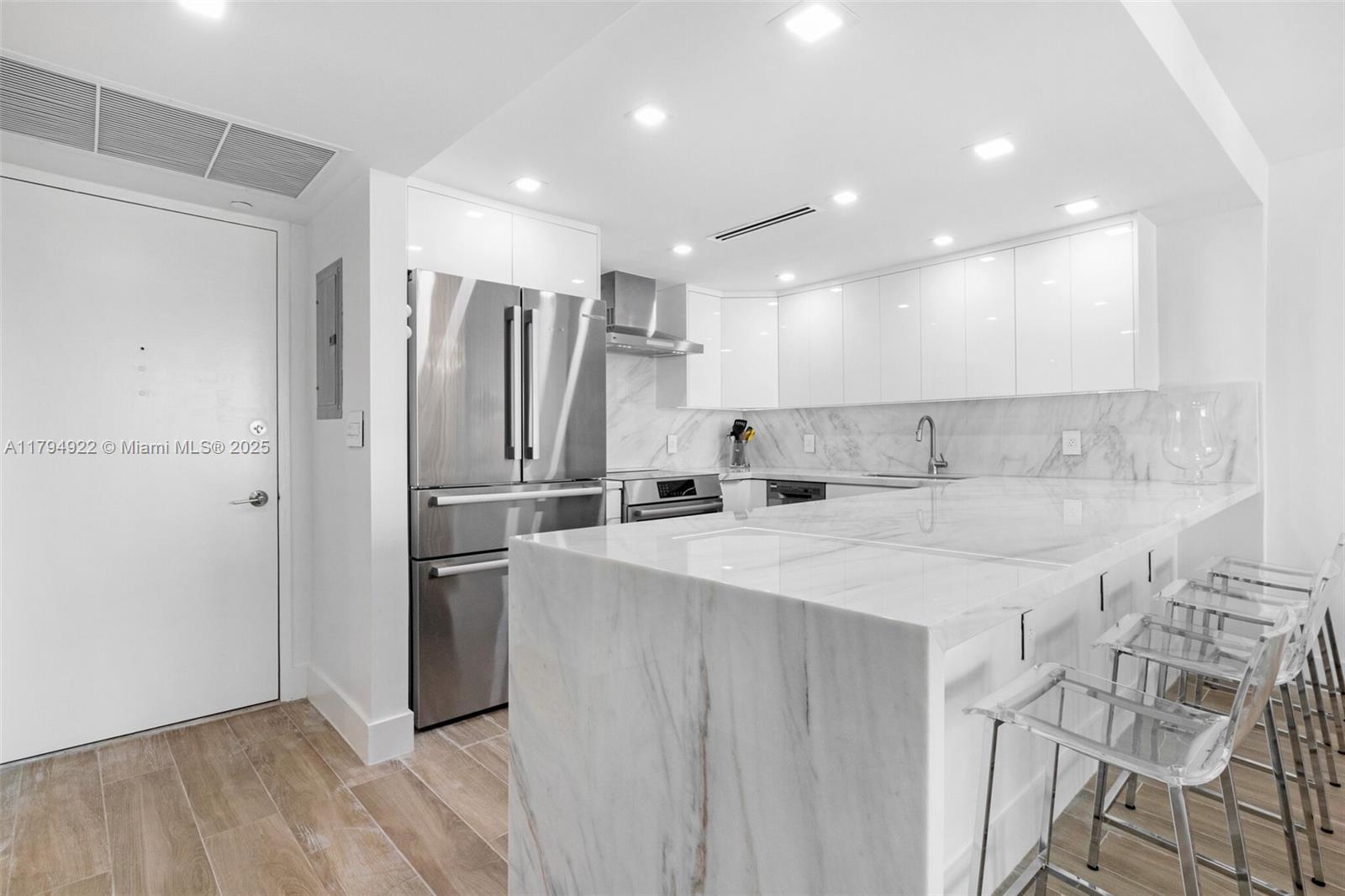 5701 Collins Ave 1707, Miami Beach, Miami-Dade County, Florida - 1 Bedrooms  
2 Bathrooms - 