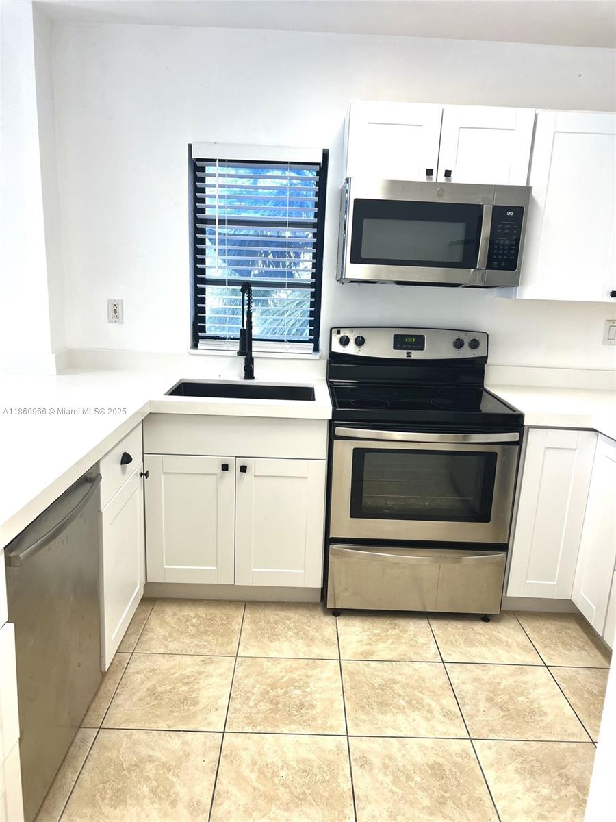 2200 E Hallandale Beach Blvd 207