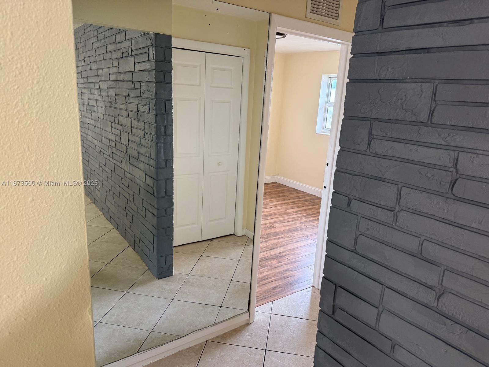 NORTH HOLLYWOOD - Residential Lease