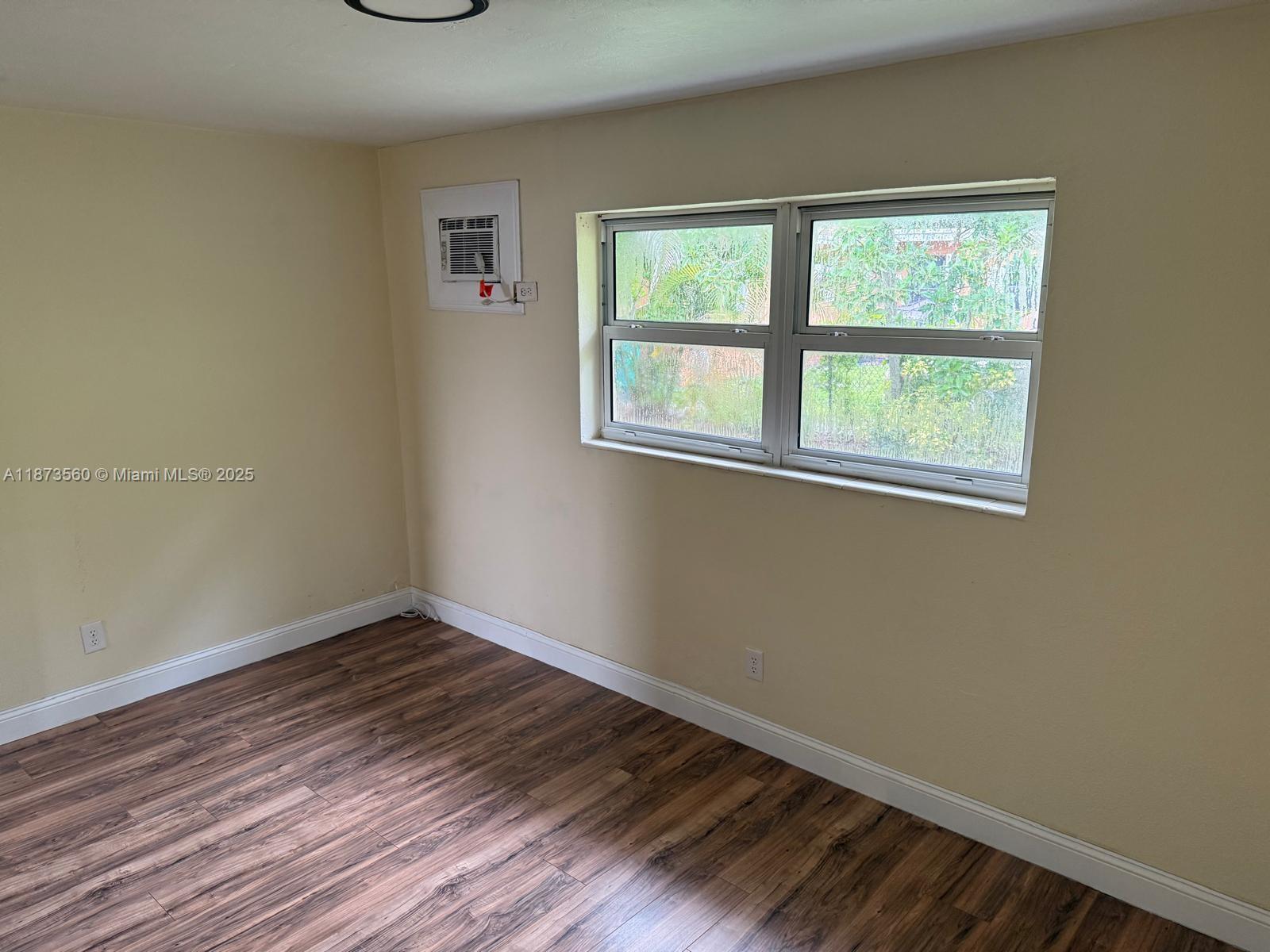 NORTH HOLLYWOOD - Residential Lease