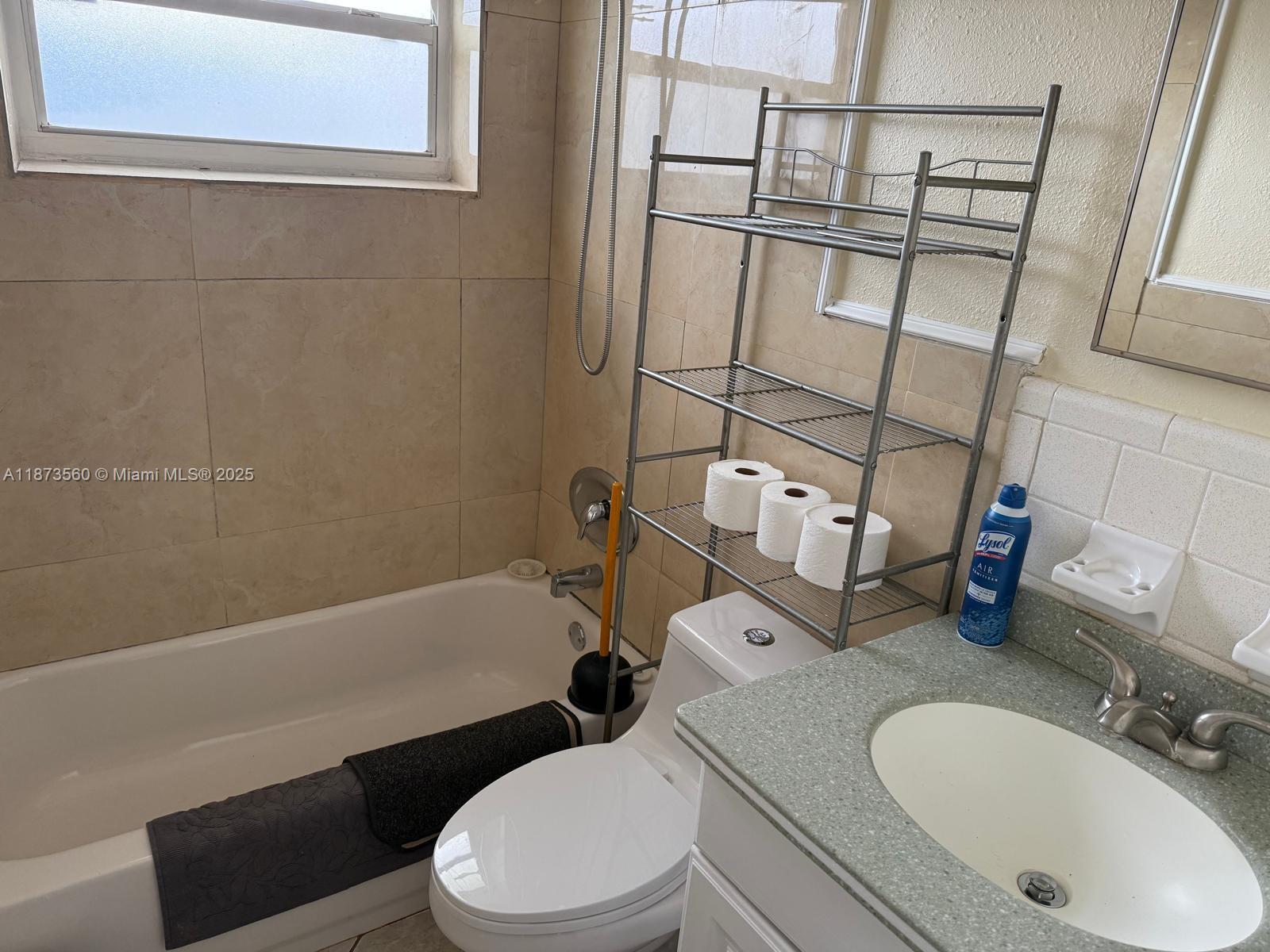 NORTH HOLLYWOOD - Residential Lease