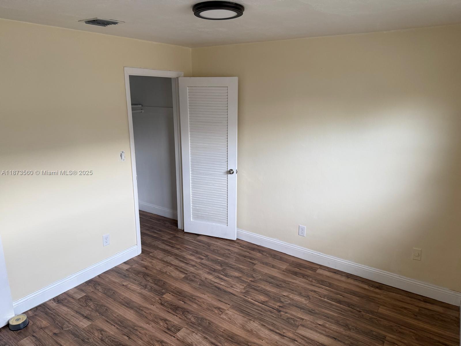 NORTH HOLLYWOOD - Residential Lease